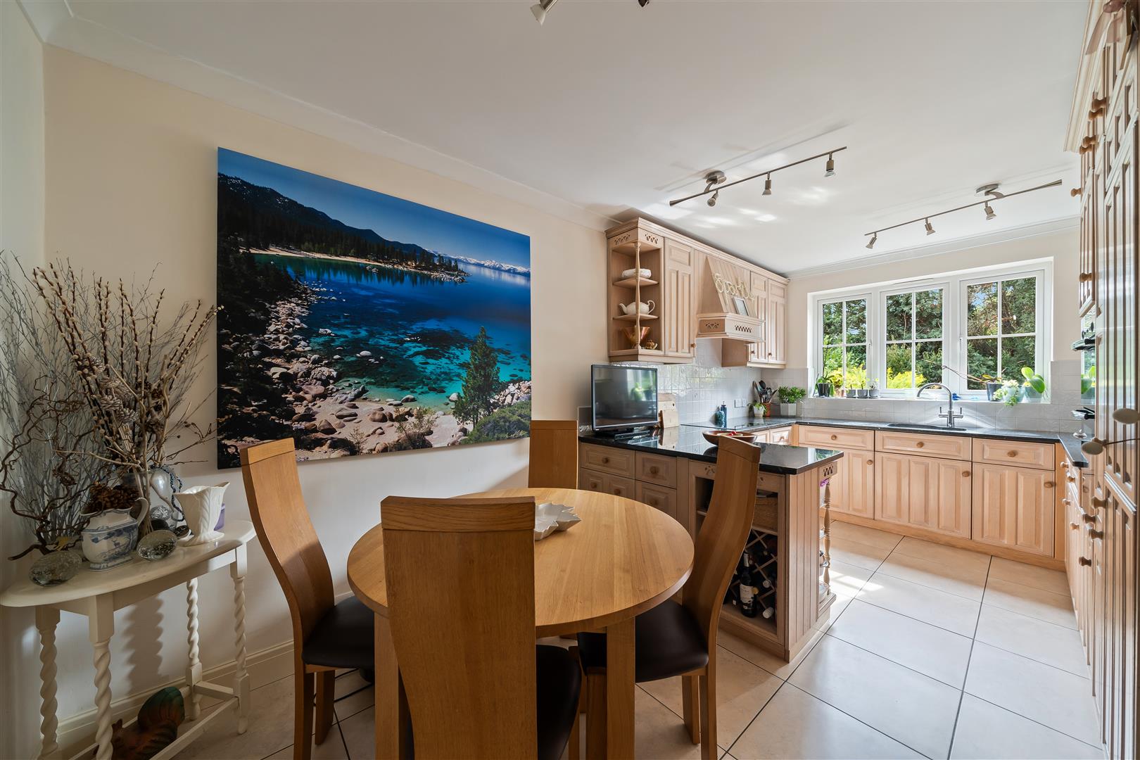 6 bed property in Shenfield Close, Coulsdon